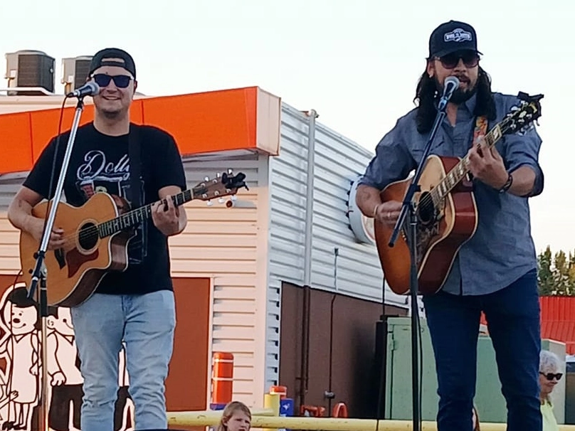 Tenth anniversary Country 93 parking lot party showcases Manitoba talent